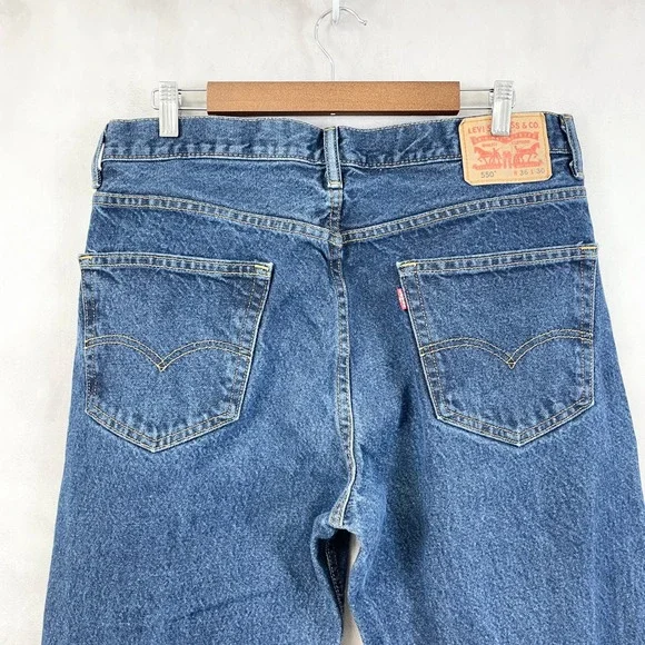 Levis 550 Mens Jeans Size 36x30 Tapered Leg Relaxed Fit Street Classic Preppy - Picture 4 of 16